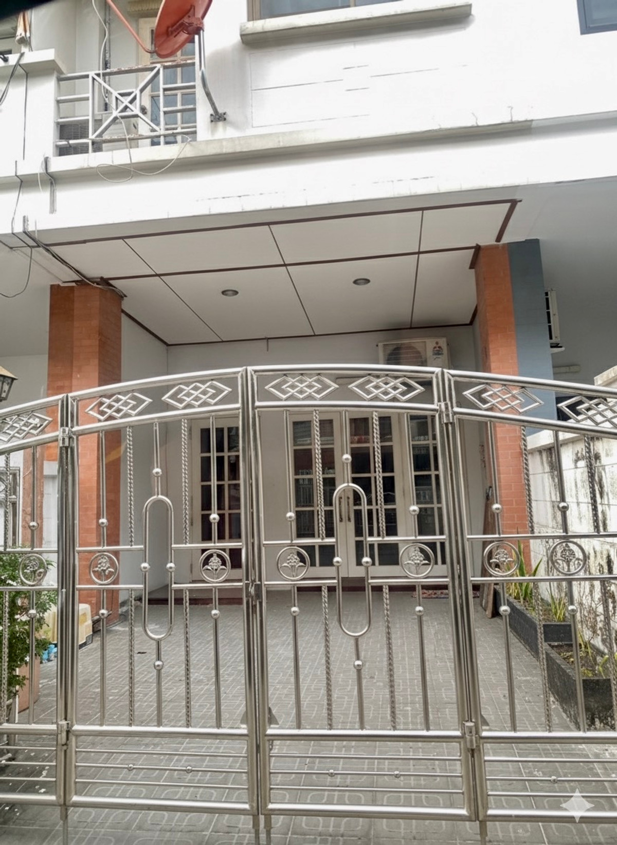 ขายทาวน์โฮมโชคชัย4 ลาดพร้าว71 : ขายทาวน์โฮม 3 ชั้น หมู่บ้านเกตุนุติเชอมีเน่ ลาดพร้าว 87 | ทำเลศักยภาพ ใจกลางลาดพร้าว เดินทางสะดวก ใกล้สิ่งอำนวยความสะดวกครบ