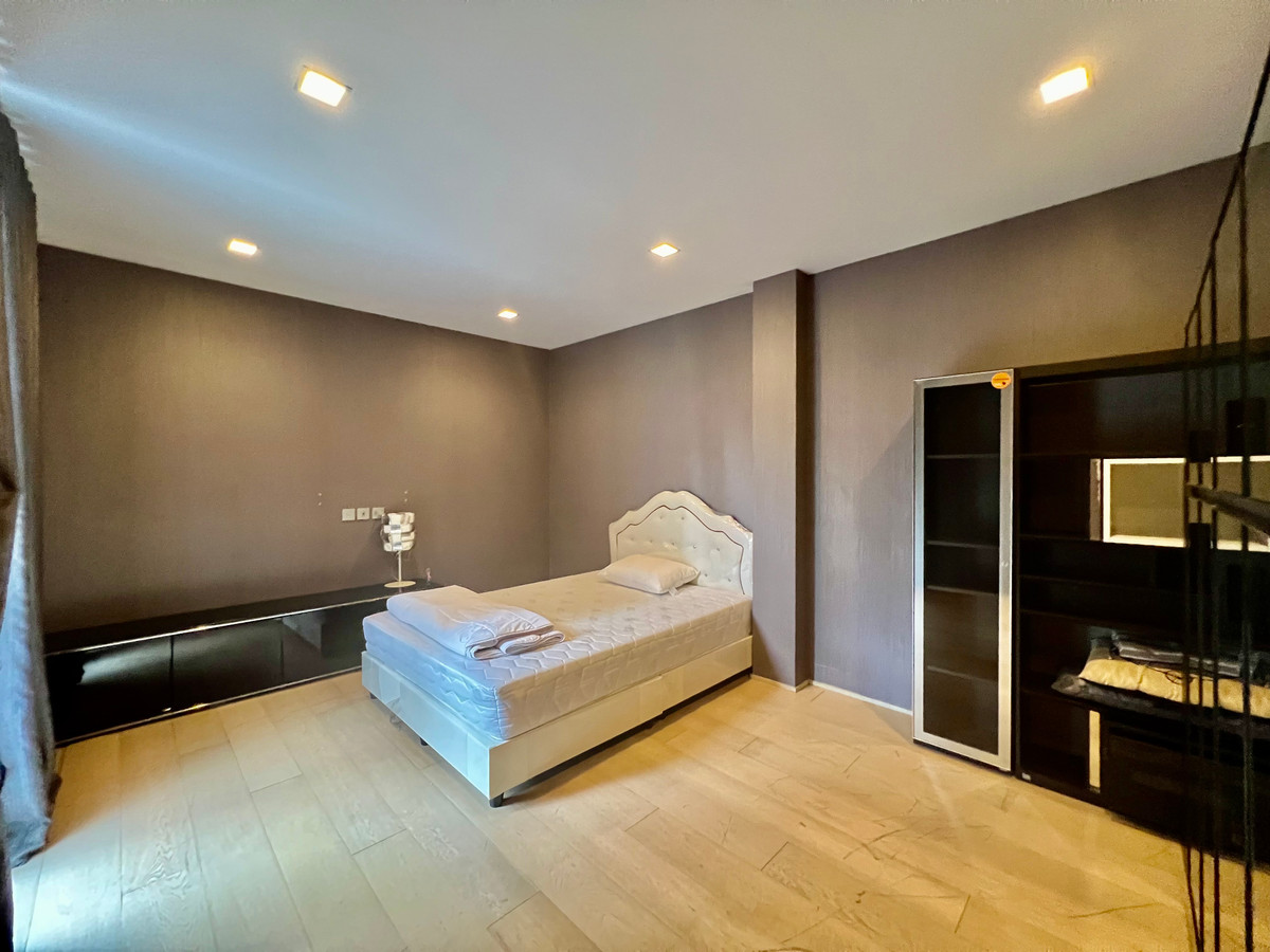 ให้เช่าบ้านเลียบทางด่วนรามอินทรา : ให้เช่าบ้านเดี่ยว 3 ชั้น สไตล์ Pool Villa โครงการ The Honor | บ้านหรูหลังใหญ่ สระว่ายน้ำส่วนตัว ห้องโฮมเธียเตอร์ พร้อมความเป็นส่วนตัวระดับสูง ใกล้ถนนเลียบด่วน เลี้ยงสัตว์ได้