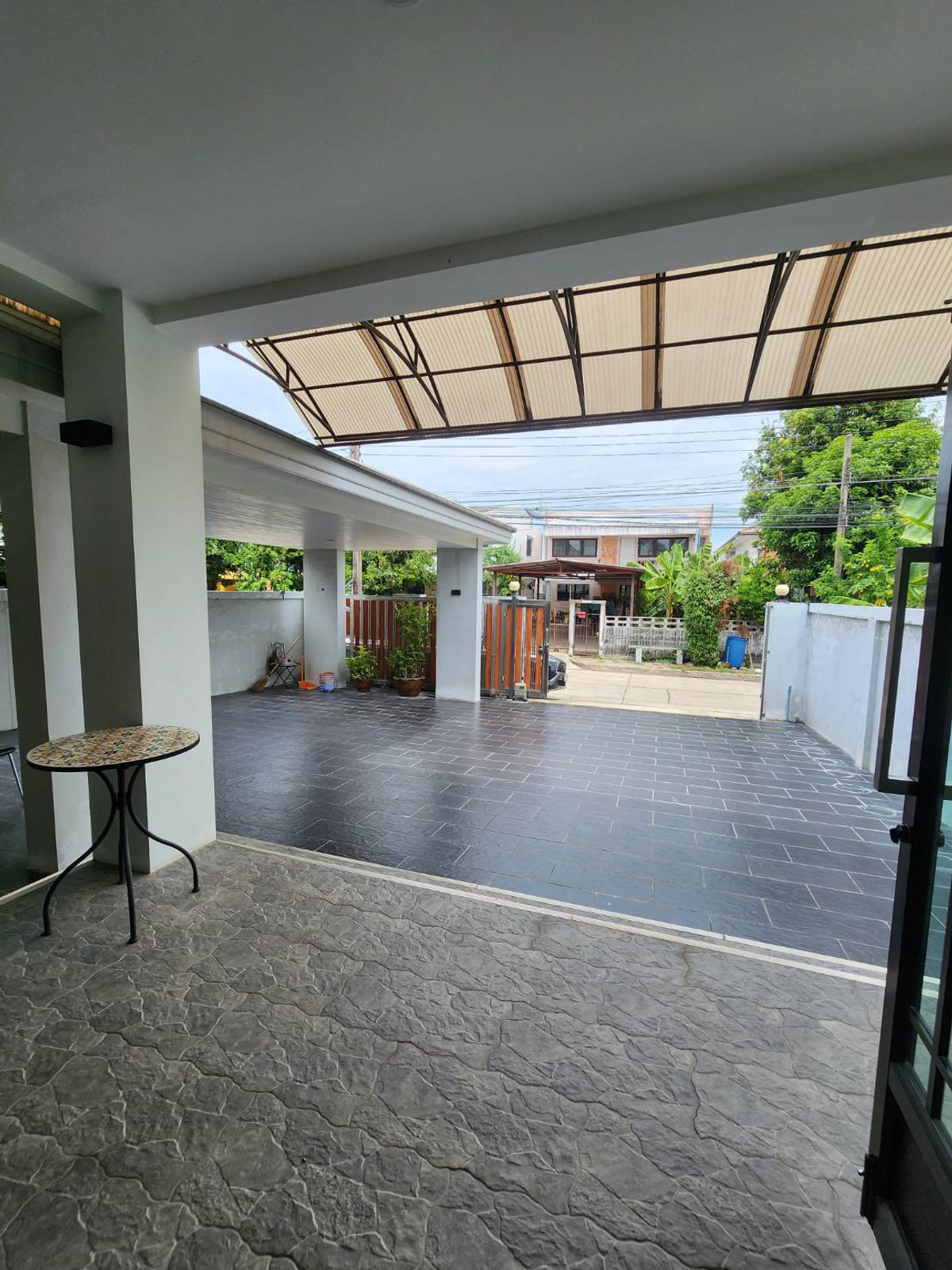 For SaleHouseOnnut, Udomsuk : 3-story detached house for sale, 4 bedrooms, 4 bathrooms, 1 maid's room, near BTS Punnawithi in Muang Thong Village 4, Sukhumvit 101.