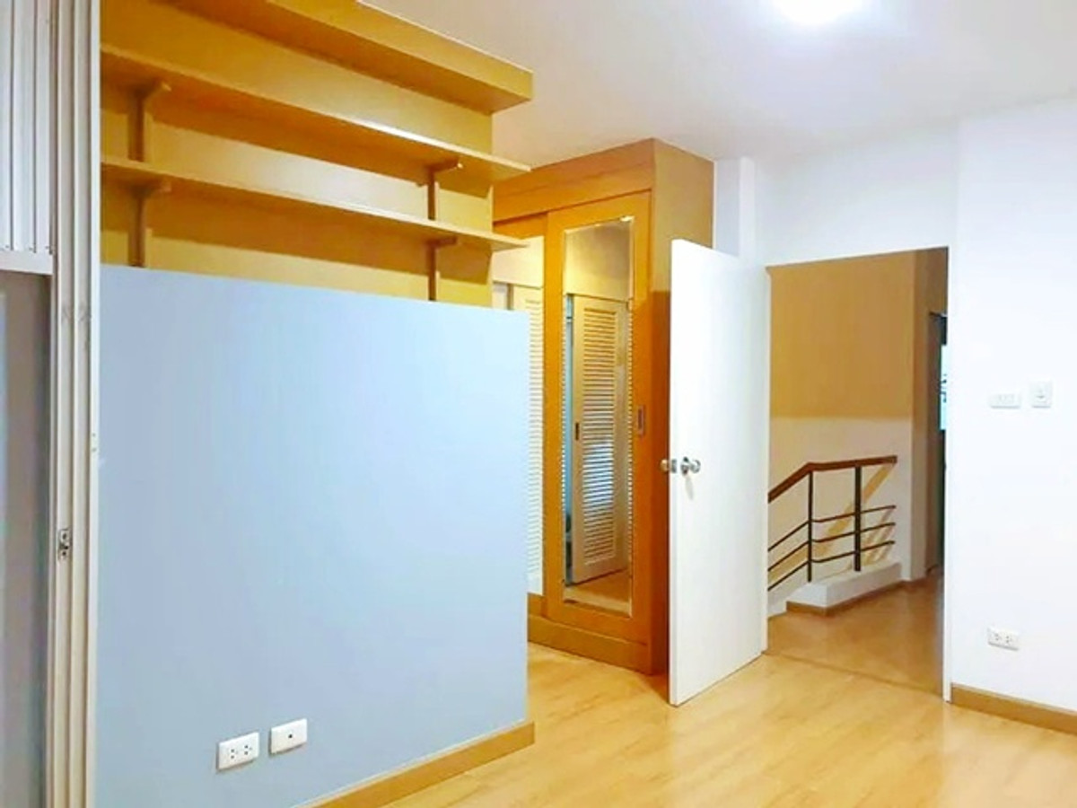 ตลาดใจโต300ม. ตลาดเคหะบางพลี ให้เช่าบ้าน 2ชั้น หรูหรา 36 ตร.วา. รร.เกวลินวิทยา 1.8 กม. พร้อมเฟอร์ฯครบ ทำเลดี 3นอน รพ.จุฬารัตน์5 1.7 กม. Loading...