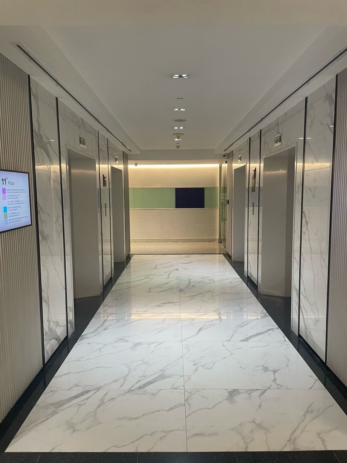 President Tower – สำนักงานให้เช่าห่างจากสถานี BTS Chit Lom เพียง 50 เมตร! Loading...