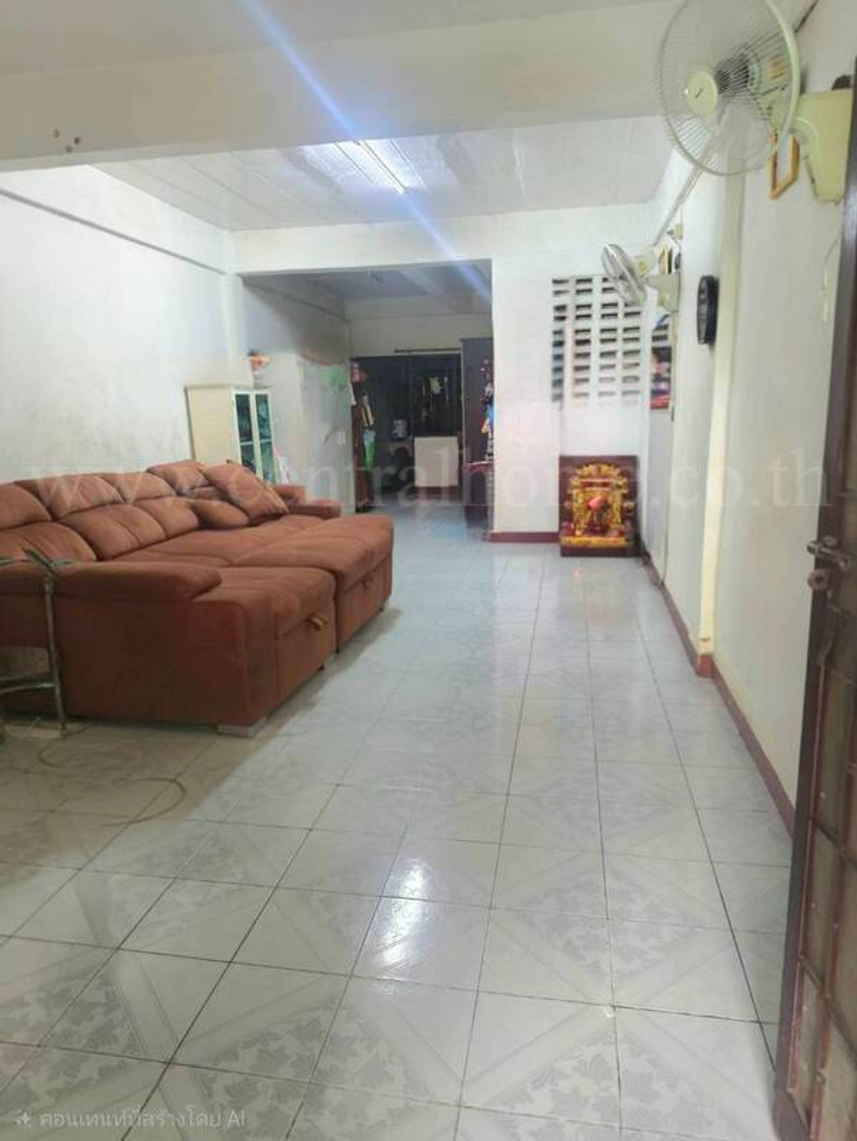 Townhouse, Soi Sukhumvit 80, near BTS Samrong, for sale with tenant, cheap price. Loading...