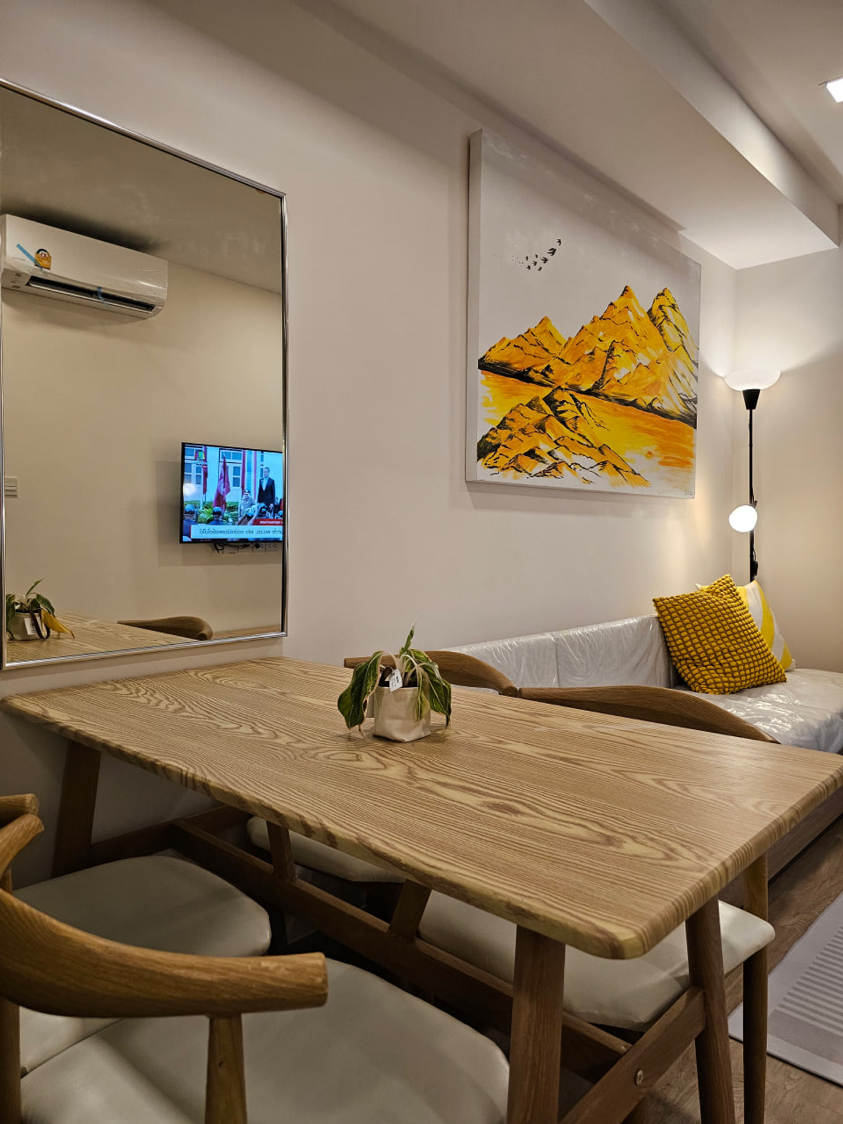 For SaleCondoSiam Paragon ,Chulalongkorn,Samyan : The Nest Chula Samyan【𝐒𝐄𝐋𝐋 & 𝐑𝐄𝐍𝐓】🔥This room is decorated in a soothing Muji style, using warm tones throughout the room, complete with built-in furniture.🔥  Contact Line ID: @hacondo