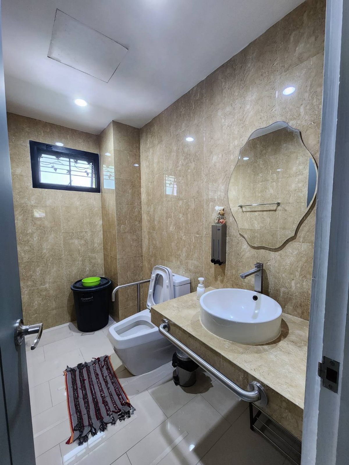 For SaleHouseOnnut, Udomsuk : 3-story detached house for sale, 4 bedrooms, 4 bathrooms, 1 maid's room, near BTS Punnawithi in Muang Thong Village 4, Sukhumvit 101.