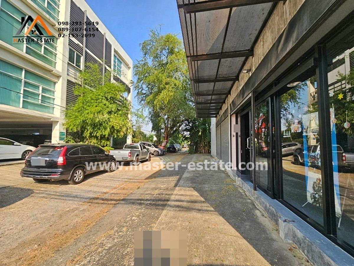 ให้เช่าอาคารสำนักงาน (ชั้นล่าง) เนื้อที่ 200 ตรม. ซ.รามอินทรา 65 สวย-สะอาด พร้อมที่จอดรถรอบอาคาร DESIGN MODERN กั้นห้องกระจก 1 ห้อง แบ่งสัดส่วนการใช้งาน ใกล้รถไฟฟ้าสายสีชมพู Loading...