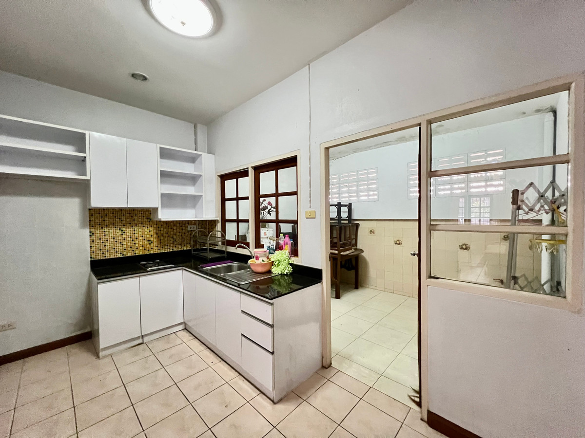 ขายทาวน์โฮมโชคชัย4 ลาดพร้าว71 : ขายทาวน์โฮม 3 ชั้น หมู่บ้านเกตุนุติเชอมีเน่ ลาดพร้าว 87 | ทำเลศักยภาพ ใจกลางลาดพร้าว เดินทางสะดวก ใกล้สิ่งอำนวยความสะดวกครบ