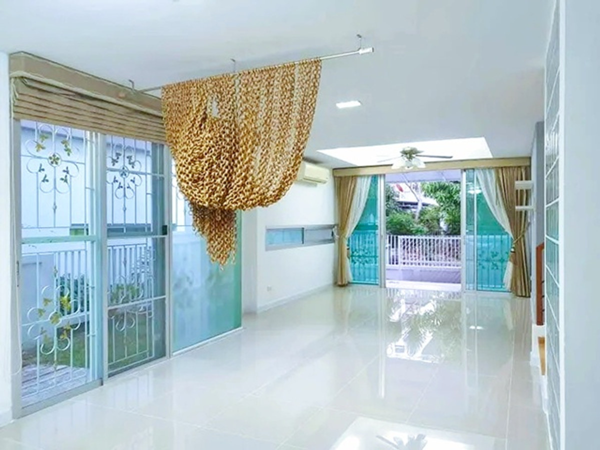 ตลาดใจโต300ม. ตลาดเคหะบางพลี ให้เช่าบ้าน 2ชั้น หรูหรา 36 ตร.วา. รร.เกวลินวิทยา 1.8 กม. พร้อมเฟอร์ฯครบ ทำเลดี 3นอน รพ.จุฬารัตน์5 1.7 กม. Loading...