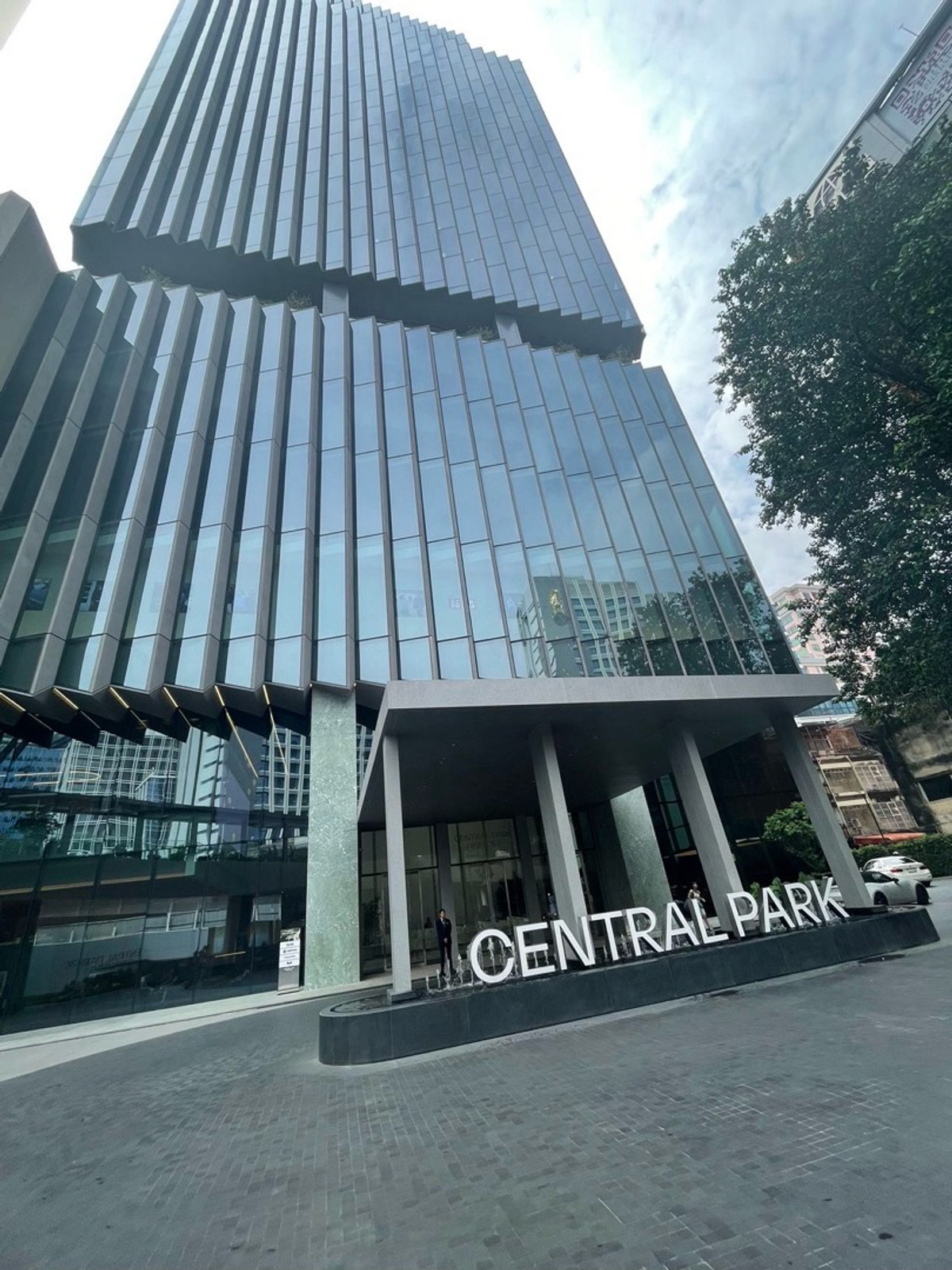 ให้เช่าสีลม ศาลาแดง บางรัก : 🏙️Central Park Silom - สำนักงานให้เช่า🚆 ห่างจาก MRT สถานีสีลมเพียง 20 เมตร!