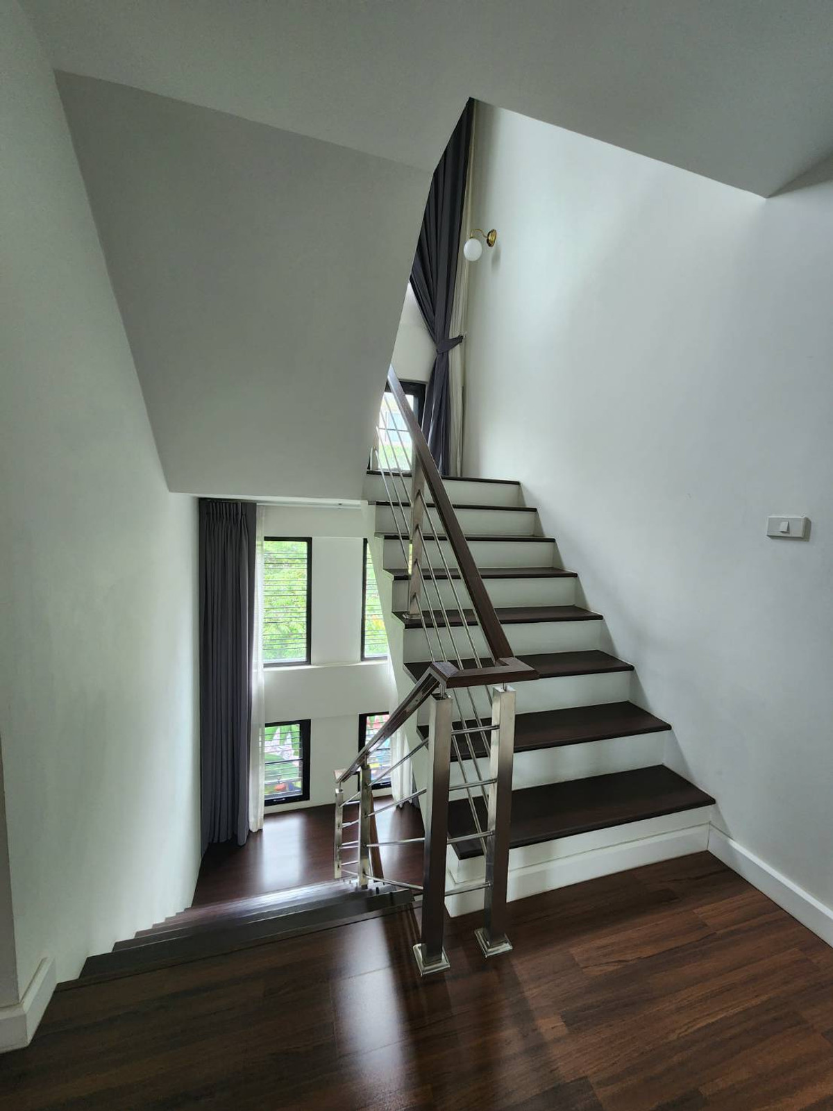 For SaleHouseOnnut, Udomsuk : 3-story detached house for sale, 4 bedrooms, 4 bathrooms, 1 maid's room, near BTS Punnawithi in Muang Thong Village 4, Sukhumvit 101.