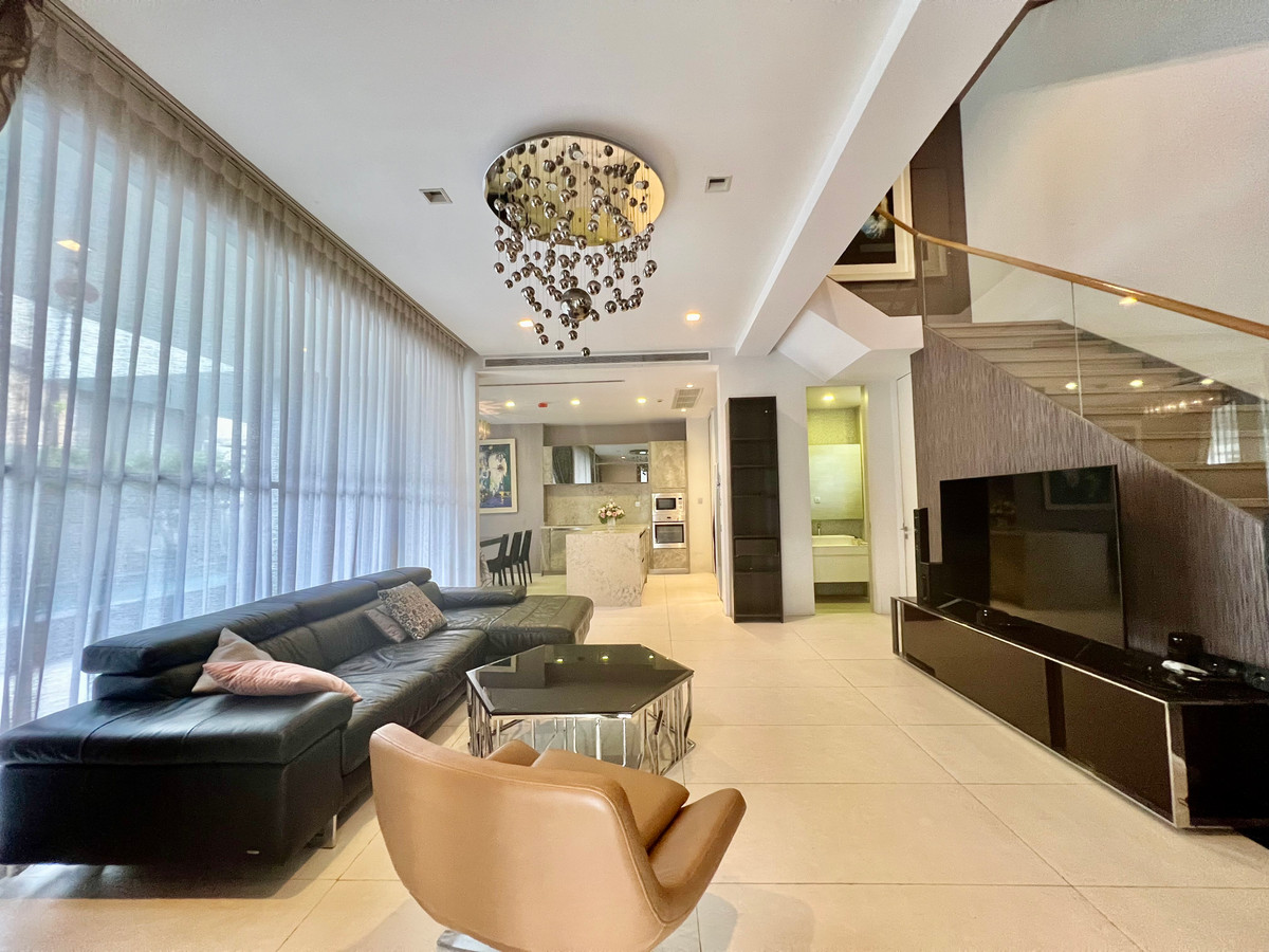 ให้เช่าบ้านเลียบทางด่วนรามอินทรา : ให้เช่าบ้านเดี่ยว 3 ชั้น สไตล์ Pool Villa โครงการ The Honor บ้านหรูหลังใหญ่ สระว่ายน้ำส่วนตัว ห้องโฮมเธียเตอร์ ความเป็นส่วนตัวระดับสูง ทำเลเลียบด่วน เอกมัย–รามอินทรา เลี้ยงสัตว์ได้