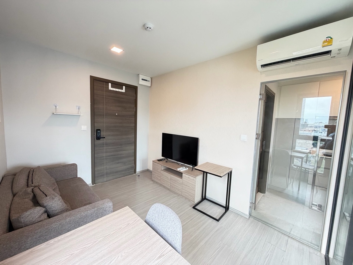 Beautiful view room, spacious room, ready to move in. Loading...