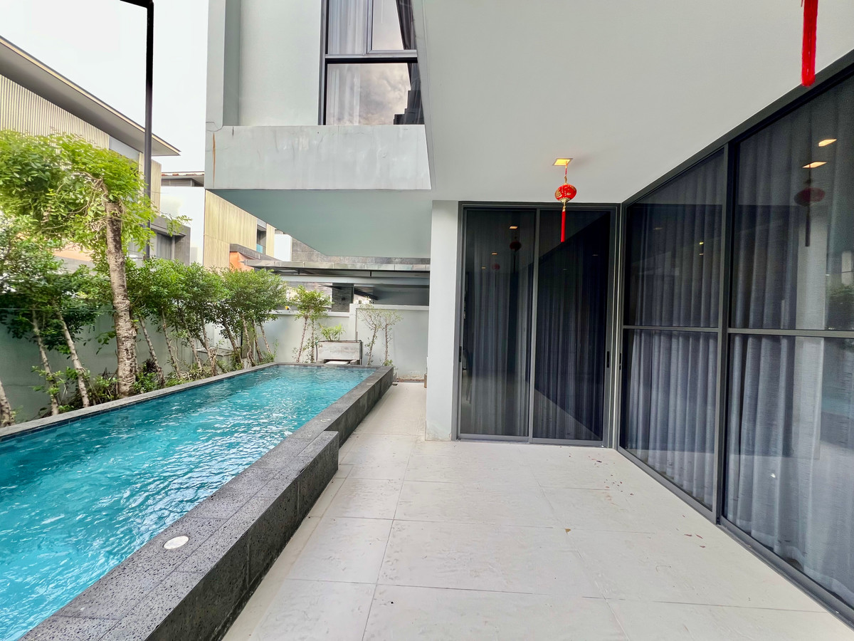 ให้เช่าบ้านเลียบทางด่วนรามอินทรา : ให้เช่าบ้านเดี่ยว 3 ชั้น สไตล์ Pool Villa โครงการ The Honor บ้านหรูหลังใหญ่ สระว่ายน้ำส่วนตัว ห้องโฮมเธียเตอร์ ความเป็นส่วนตัวระดับสูง ทำเลเลียบด่วน เอกมัย–รามอินทรา เลี้ยงสัตว์ได้