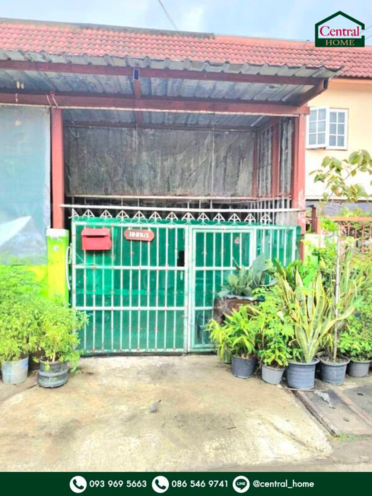 For SaleTownhomeSamut Prakan,Samrong : Townhouse, Soi Sukhumvit 80, near BTS Samrong, for sale with tenant, cheap price.