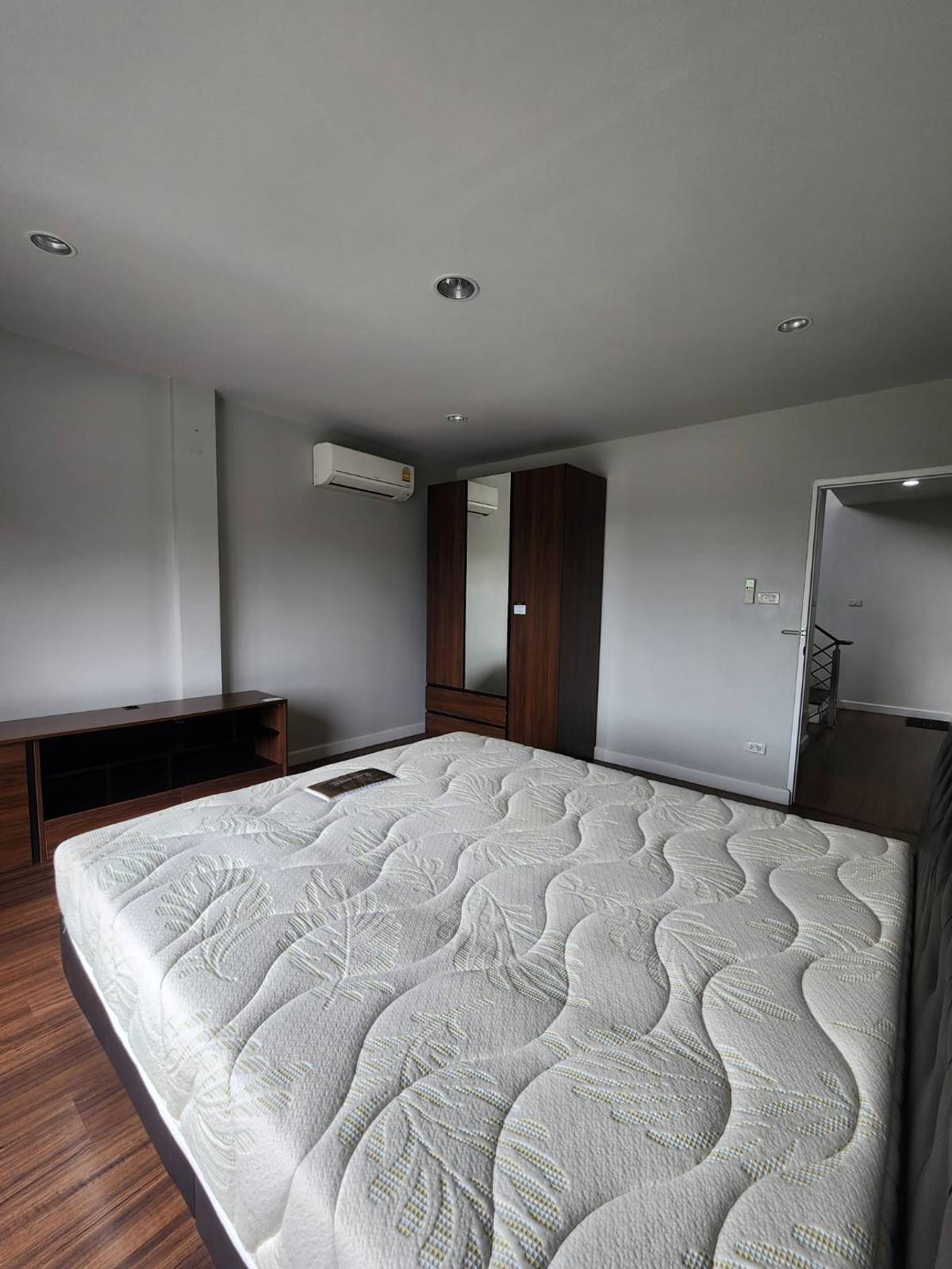 For SaleHouseOnnut, Udomsuk : 3-story detached house for sale, 4 bedrooms, 4 bathrooms, 1 maid's room, near BTS Punnawithi in Muang Thong Village 4, Sukhumvit 101.