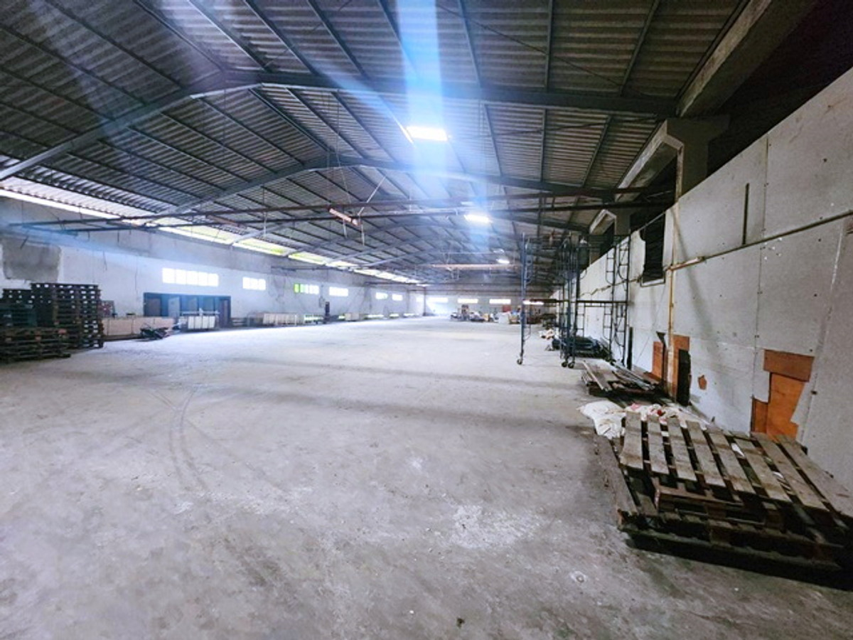 ให้เช่าโกดังบางนา แบริ่ง ลาซาล : ตลาดทิพย์ พลาซ่า 1.4กม. ตลาดทุ่งครุ 3.2 กม. เทเลอร์ 18ล้อเข้าได้ ให้เช่าโกดัง 2,784 ตร.ม. 5 นอน 2 น้ำ 1 แอร์ ซ. สุขสวัสดิ์ 68-72