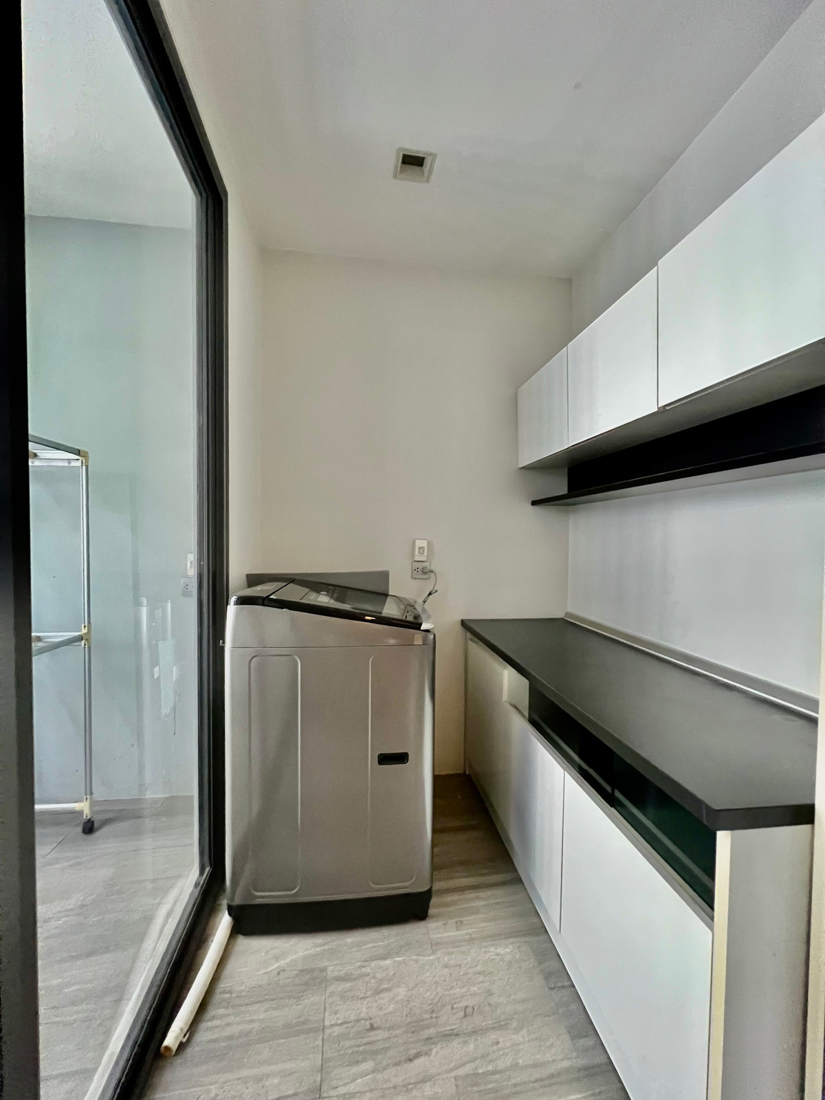 ให้เช่าบ้านเลียบทางด่วนรามอินทรา : ให้เช่าบ้านเดี่ยว 3 ชั้น สไตล์ Pool Villa โครงการ The Honor | บ้านหรูหลังใหญ่ สระว่ายน้ำส่วนตัว ห้องโฮมเธียเตอร์ พร้อมความเป็นส่วนตัวระดับสูง ใกล้ถนนเลียบด่วน เลี้ยงสัตว์ได้