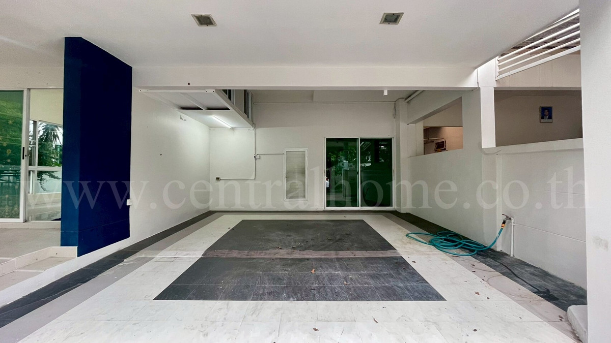 บ้านแฝด เพอร์เฟค พาร์ค บางบัวทอง ถูกที่สุดในโครงการ Loading...