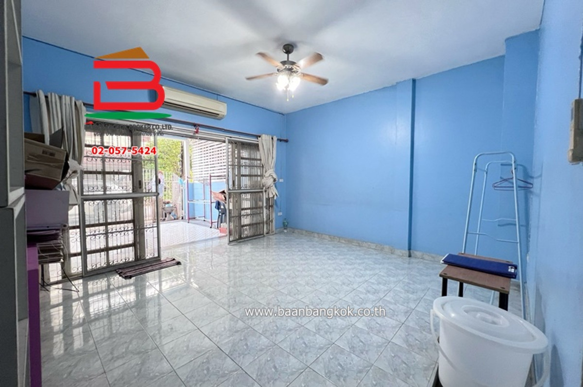 ทาวน์เฮาส์ หมู่บ้าน ซื่อตรง (ซอยพหลโยธิน 52) เนื้อที่ 18.8 ตรว. ทำเลดี ใกล้ตลาดยิ่งเจริญสะพานใหม่ ถนนพหลโยธิน แขวงคลองถนน เขตสายไหม กรุงเทพฯ Loading...