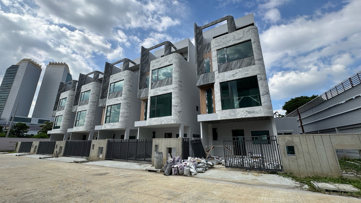 ให้เช่าทาวน์โฮมพระราม 9 เพชรบุรีตัดใหม่ RCA : ให้เช่า📍บ้านหรู 4 ชั้นทำเลใจกลางเมือง รัชดา-พระราม9 ราคาเช่าสุดคุ้ม