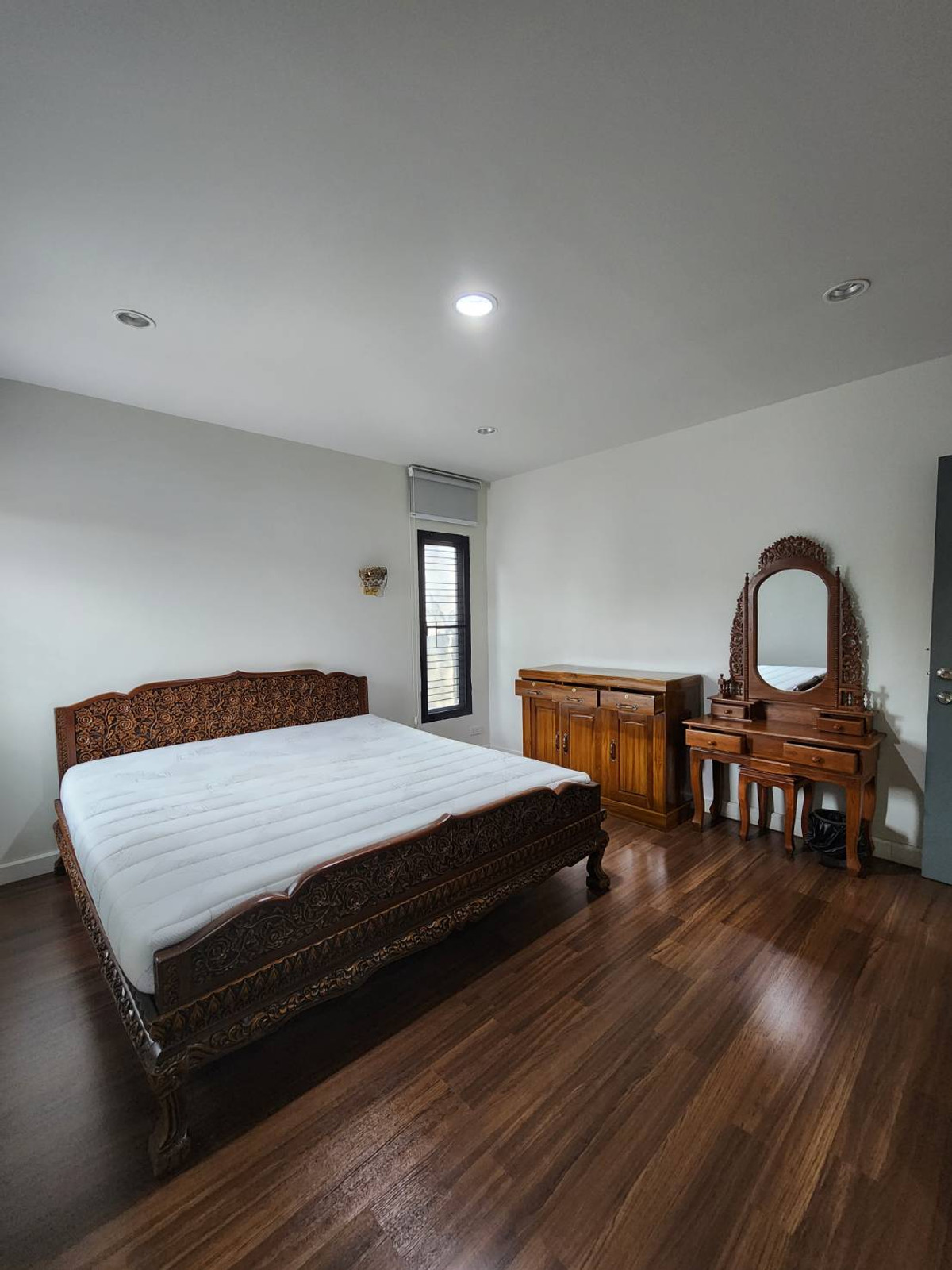 For SaleHouseOnnut, Udomsuk : 3-story detached house for sale, 4 bedrooms, 4 bathrooms, 1 maid's room, near BTS Punnawithi in Muang Thong Village 4, Sukhumvit 101.