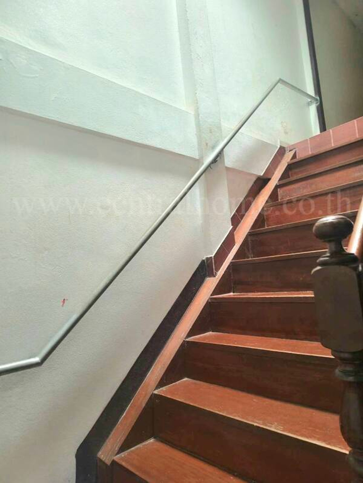 Townhouse, Soi Sukhumvit 80, near BTS Samrong, for sale with tenant, cheap price. Loading...