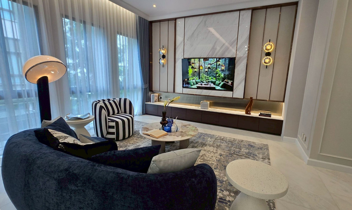 For SaleHouseSukhumvit, Asoke, Thonglor : 🏡 Newly Built 4-Storey Luxury House – Modern Design, Fully Furnished, Ready to Move In – Prime Ekkamai Location ** NO CO-AGENT ** 