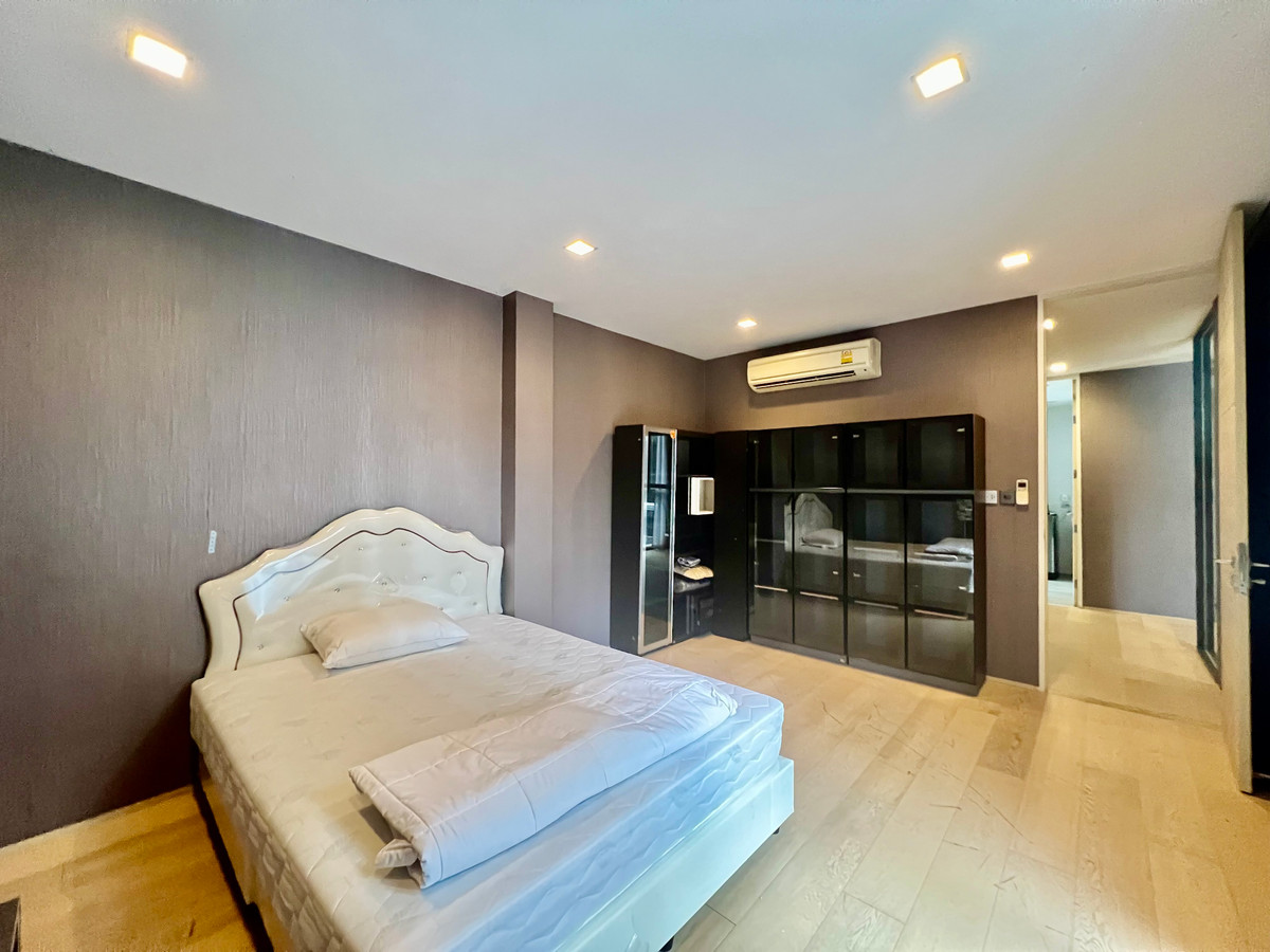 ให้เช่าบ้านเลียบทางด่วนรามอินทรา : ให้เช่าบ้านเดี่ยว 3 ชั้น สไตล์ Pool Villa โครงการ The Honor | บ้านหรูหลังใหญ่ สระว่ายน้ำส่วนตัว ห้องโฮมเธียเตอร์ พร้อมความเป็นส่วนตัวระดับสูง ใกล้ถนนเลียบด่วน เลี้ยงสัตว์ได้