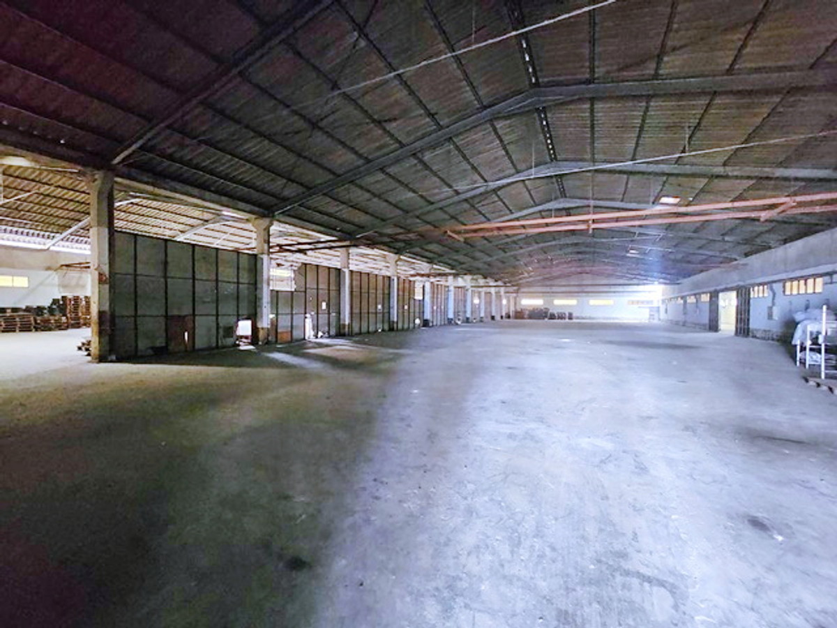 ตลาดทิพย์ พลาซ่า 1.4กม. ตลาดทุ่งครุ 3.2 กม. เทเลอร์ 18ล้อเข้าได้ ให้เช่าโกดัง 2,784 ตร.ม. 5 นอน 2 น้ำ 1 แอร์ ซ. สุขสวัสดิ์ 68-72 Loading...