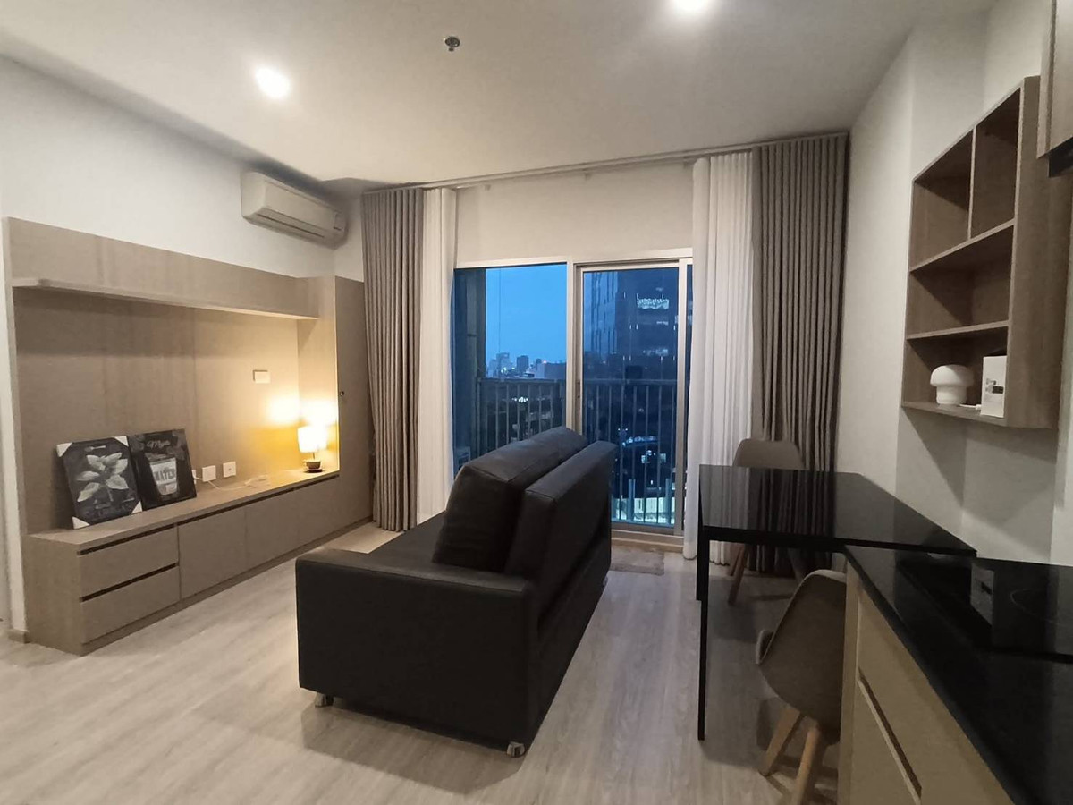 ให้เช่าคอนโดรัชดา ห้วยขวาง : ให้เช่า คอนโด ใจกลางรัชดา Noble Revolve รัชดา 1