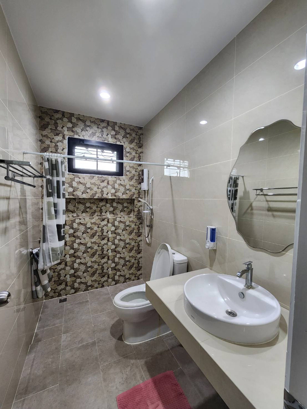 For SaleHouseOnnut, Udomsuk : 3-story detached house for sale, 4 bedrooms, 4 bathrooms, 1 maid's room, near BTS Punnawithi in Muang Thong Village 4, Sukhumvit 101.