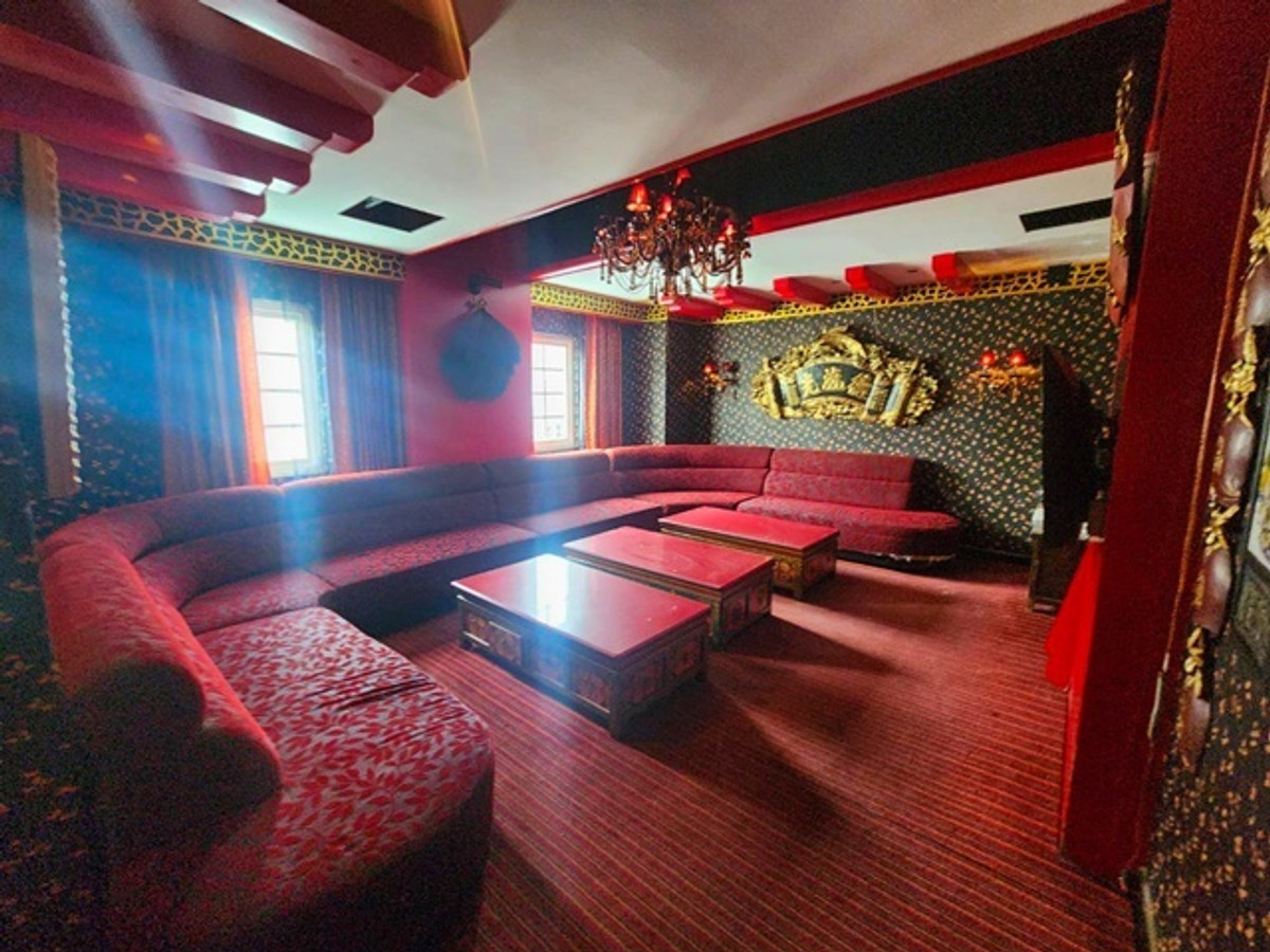 สุขุมวิท55 BTSทองหล่อ 300ม. DONKI Mall ปล่อยเช่า KTV อาคาร4ชั้น 2ตึก ขนาดใหญ่ โชว์รูม ผับ บาร์ 300ตรว. 2500ตรม. VIP Ballroom คอนเสริต Loading...