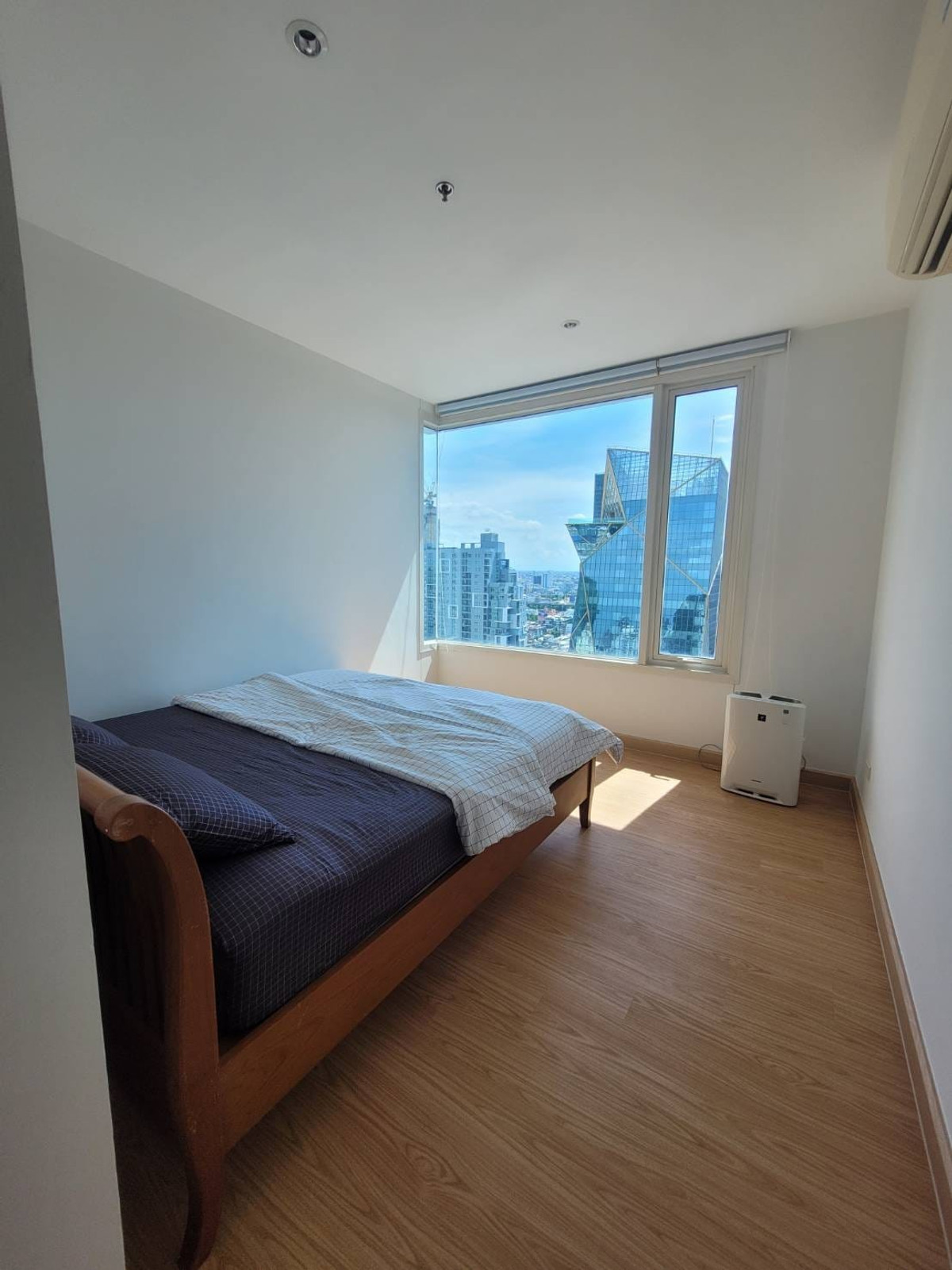 For SaleCondoRatchathewi,Phayathai : Villa Rachatewi【𝐒𝐄𝐋𝐋 & 𝐑𝐄𝐍𝐓】🔥Luxurious dark wood tones, classic yet contemporary🔥  Contact Line ID: @hacondo