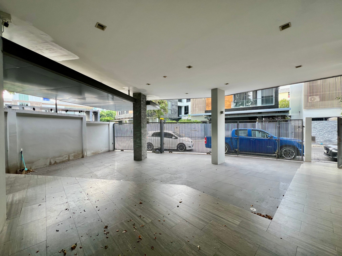 ให้เช่าบ้านเลียบทางด่วนรามอินทรา : ให้เช่าบ้านเดี่ยว 3 ชั้น สไตล์ Pool Villa โครงการ The Honor | บ้านหรูหลังใหญ่ สระว่ายน้ำส่วนตัว ห้องโฮมเธียเตอร์ พร้อมความเป็นส่วนตัวระดับสูง ใกล้ถนนเลียบด่วน เลี้ยงสัตว์ได้