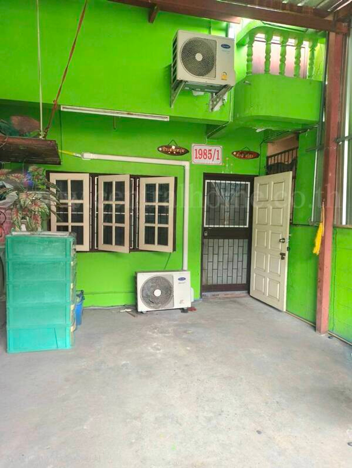 Townhouse, Soi Sukhumvit 80, near BTS Samrong, for sale with tenant, cheap price. Loading...