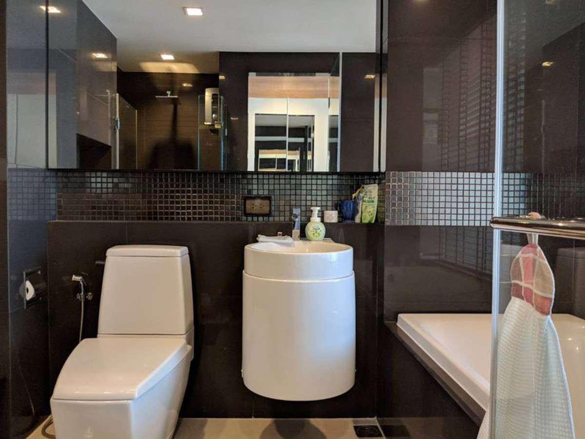 ให้เช่าคอนโดสาทร นราธิวาส : ให้เช่า Rhythm Sathorn (ริทึ่ม สาทร) ห้องมุม ขนาด 66 ตารางเมตร 2 ห้องนอน ชั้น 25  แขวงยานนาวา เขตสาทร กรุงเทพมหานคร