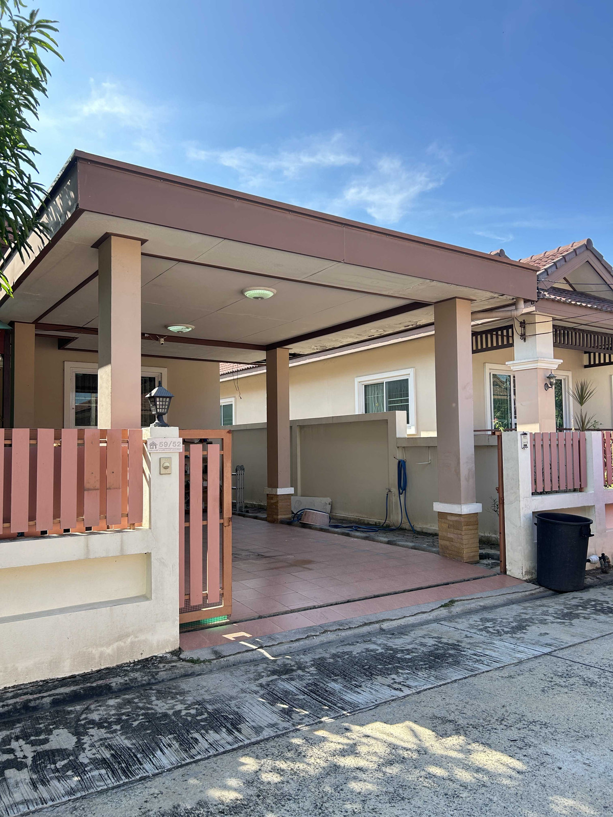 ขายบ้านอยุธยา : ขาย บ้านพร้อมที่ดินหมู่บ้านตวงทอง 134 ตร.ม. ใกล้ถนนเอเชีย