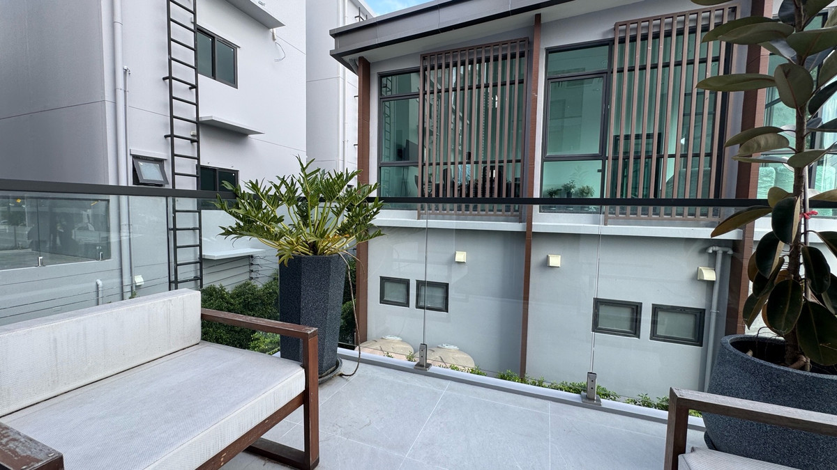 ขายบ้านพระราม 9 เพชรบุรีตัดใหม่ RCA : ขายบ้านหรู 4 ชั้น ใจกลางรัชดา-พระราม9 เพียง 4 นาทีถึง MRT ศูนย์วัฒนธรรม ต่างชาติซื้อได้