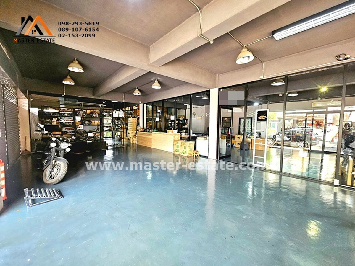 ให้เช่าอาคารสำนักงาน (ชั้นล่าง) เนื้อที่ 200 ตรม. ซ.รามอินทรา 65 สวย-สะอาด พร้อมที่จอดรถรอบอาคาร DESIGN MODERN กั้นห้องกระจก 1 ห้อง แบ่งสัดส่วนการใช้งาน ใกล้รถไฟฟ้าสายสีชมพู Loading...