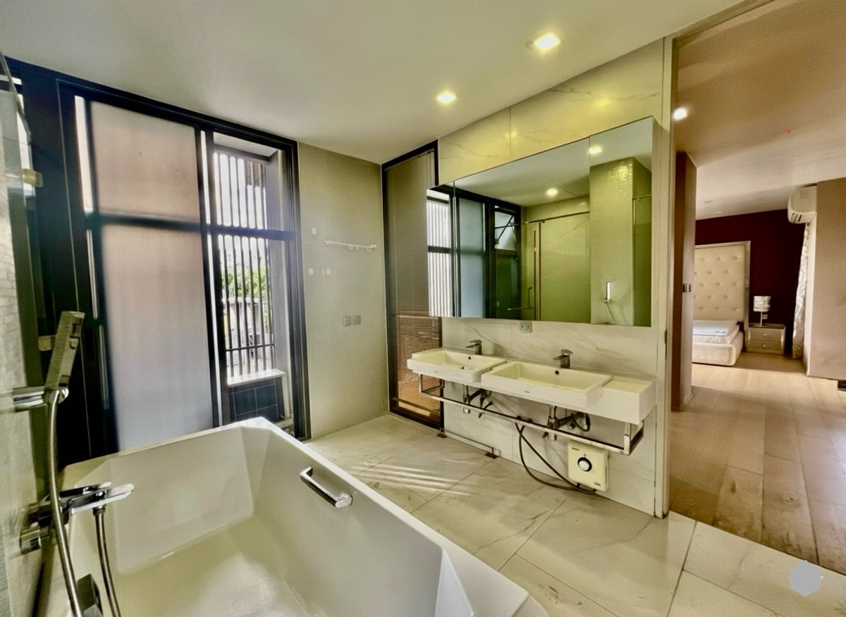 ให้เช่าบ้านเลียบทางด่วนรามอินทรา : ให้เช่าบ้านเดี่ยว 3 ชั้น สไตล์ Pool Villa โครงการ The Honor | บ้านหรูหลังใหญ่ สระว่ายน้ำส่วนตัว ห้องโฮมเธียเตอร์ พร้อมความเป็นส่วนตัวระดับสูง ใกล้ถนนเลียบด่วน เลี้ยงสัตว์ได้