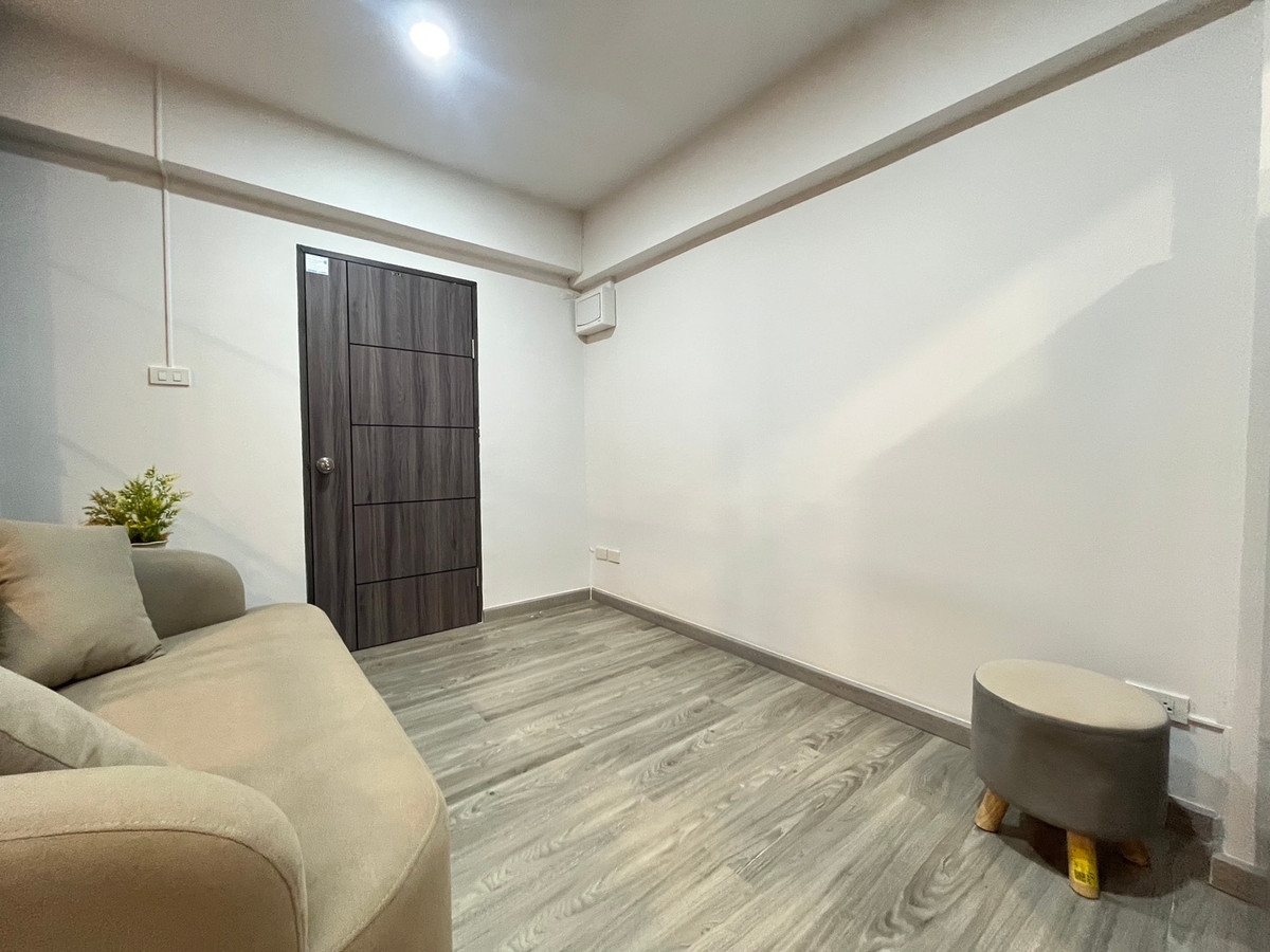 Urgent sale, room ready to move in, price less than a million, Mahadthai Condotel Condo (S5147) Loading...