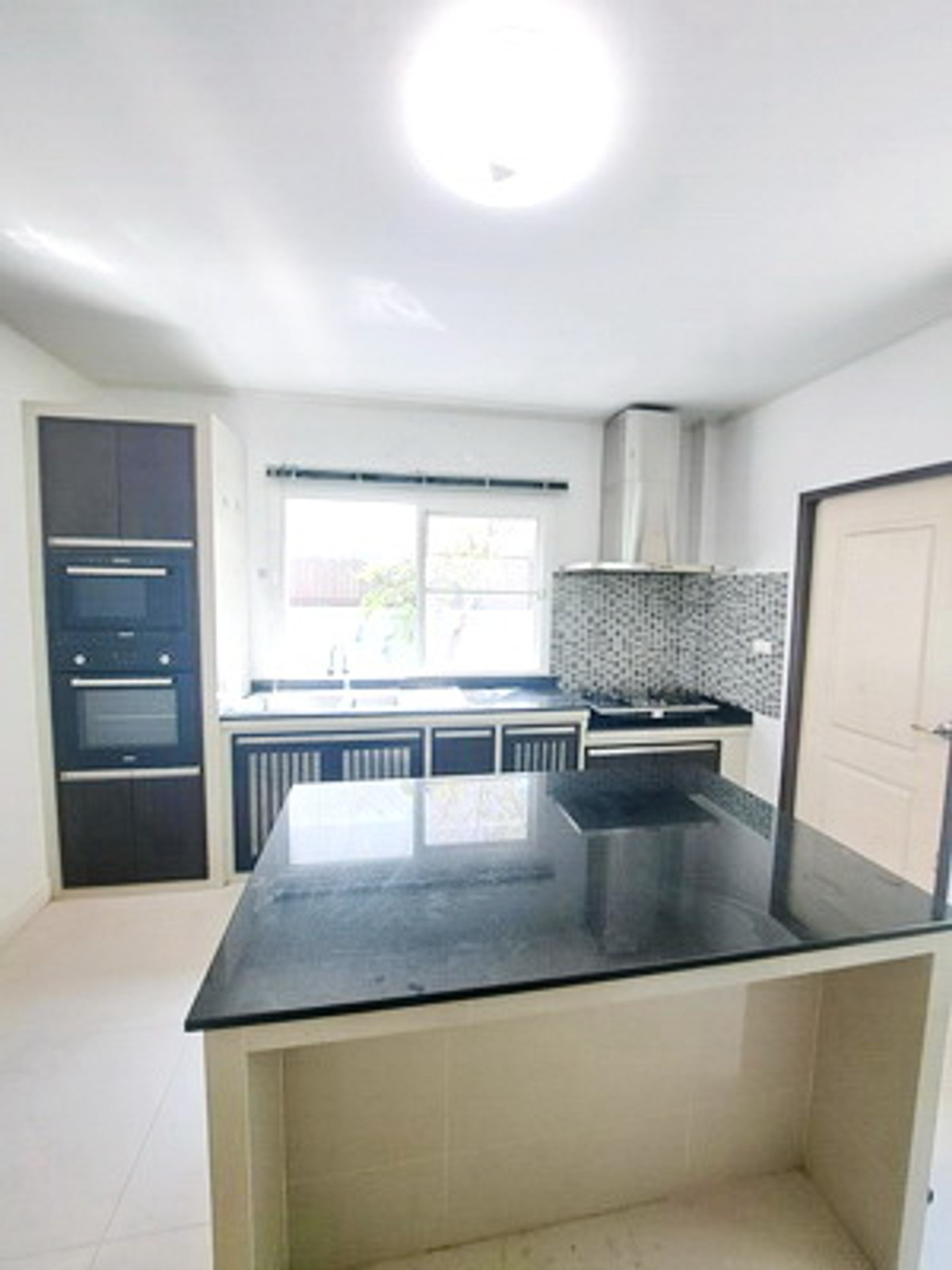 FOR RENT SUPALAI GARDEN VILLE NEW KRUNGTHEPKREETHA - MOTORWAY / 4 bedrooms 3 bathrooms / 58 Sqw. 200 Sqm. **48,000** CLOSE TO SUVARNABHUMI AIRPORT Loading...