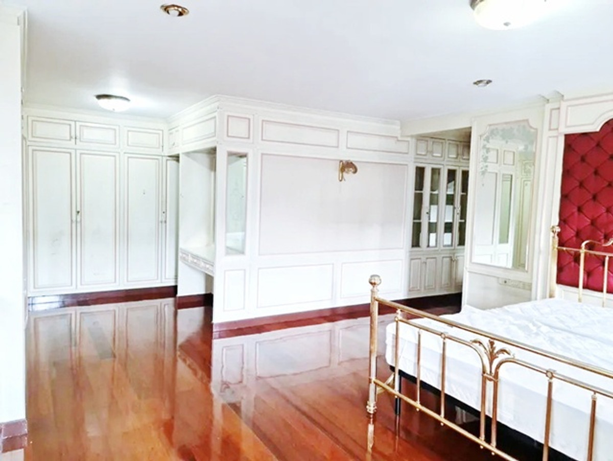 MRT ภาวนา 200ม. ลาดพร้าว 40-48 ให้เช่าบ้านเดี่ยวสุดหรู 2 ชั้น หลังใหญ่ สภาพดี พร้อมเฟอร์ฯ 5 นอน 4 น้ำ ตลาดโชคชัย 4 1.4 กม.เดินทางง่าย Loading...