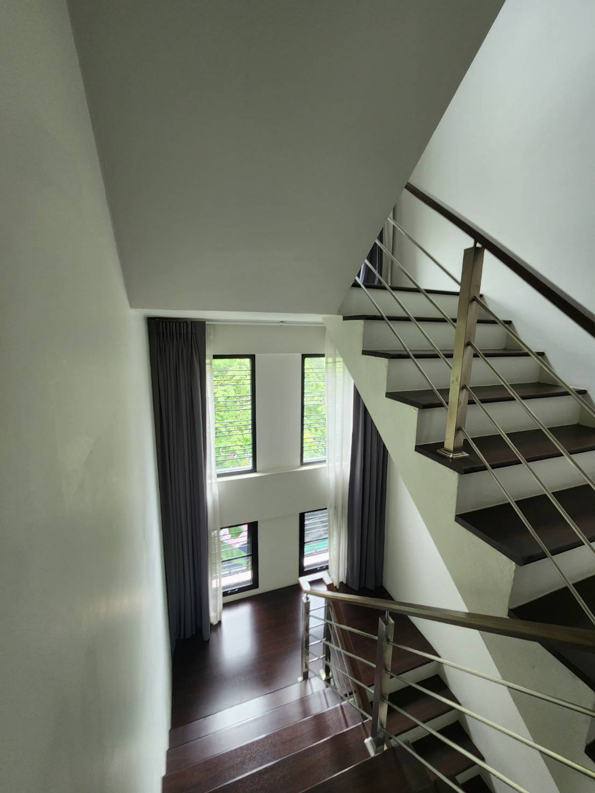 For SaleHouseOnnut, Udomsuk : 3-story detached house for sale, 4 bedrooms, 4 bathrooms, 1 maid's room, near BTS Punnawithi in Muang Thong Village 4, Sukhumvit 101.