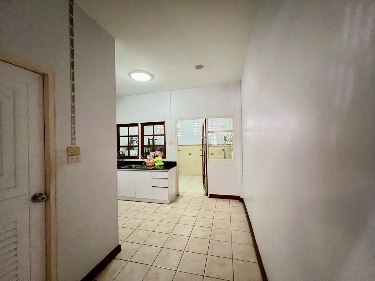 ขายทาวน์โฮมโชคชัย4 ลาดพร้าว71 : ขายทาวน์โฮม 3 ชั้น หมู่บ้านเกตุนุติเชอมีเน่ ลาดพร้าว 87 | ทำเลศักยภาพ ใจกลางลาดพร้าว เดินทางสะดวก ใกล้สิ่งอำนวยความสะดวกครบ