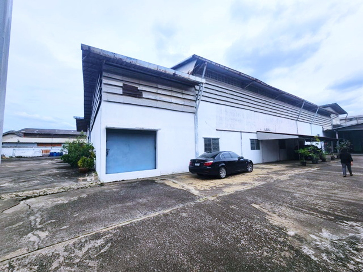 ถ.สุขสวัสดิ์ 64–74 ประชาอุทิศ-บางครุ ให้เช่าโกดังพร้อมสำนักงาน 480ตร.ม. รถเทเลอร์ 18 ล้อเข้าได้ Loading...