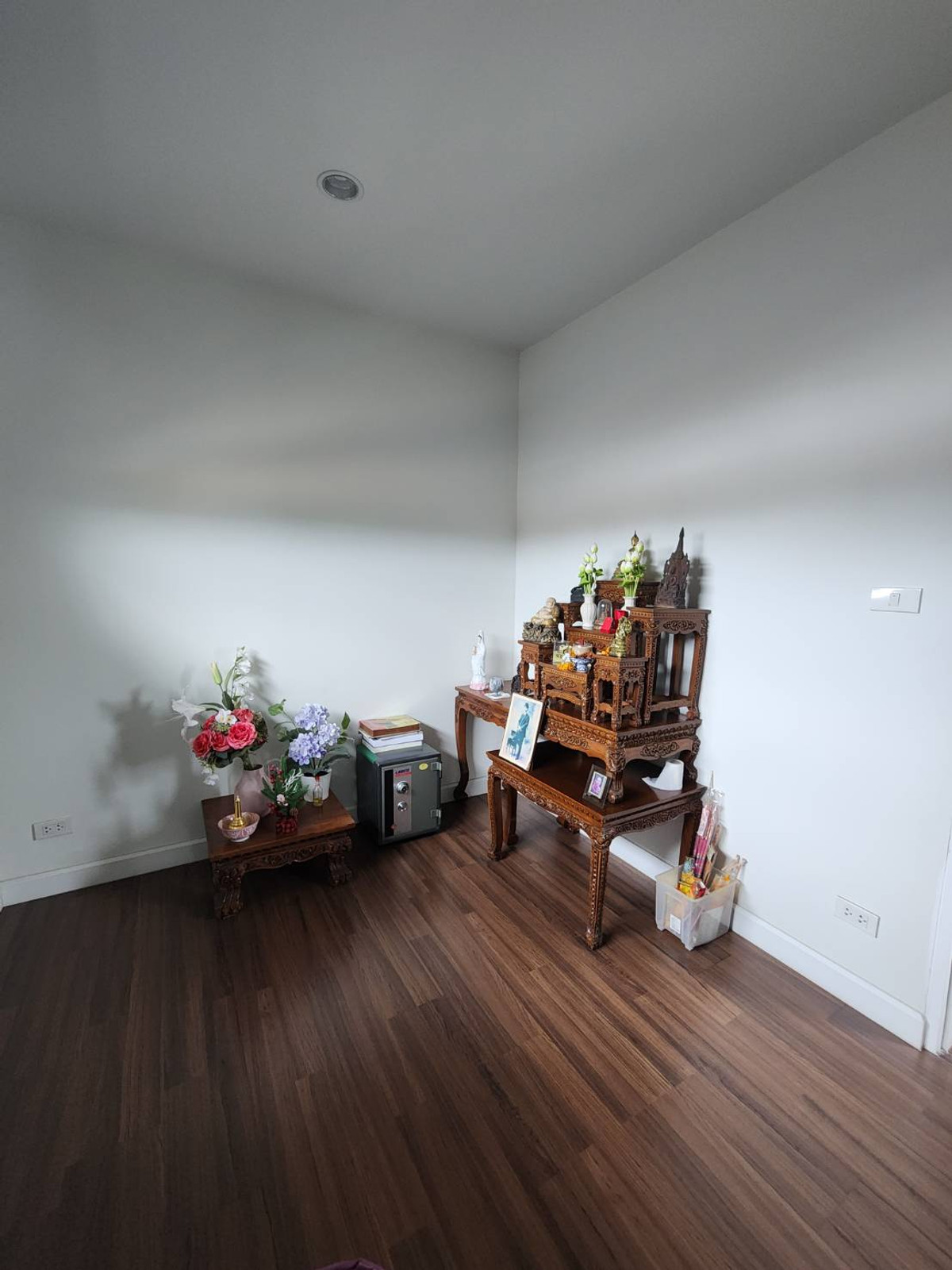 For SaleHouseOnnut, Udomsuk : 3-story detached house for sale, 4 bedrooms, 4 bathrooms, 1 maid's room, near BTS Punnawithi in Muang Thong Village 4, Sukhumvit 101.