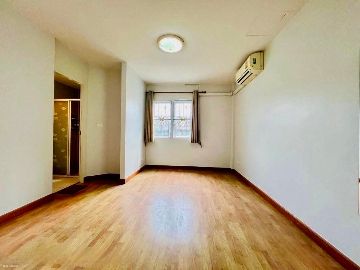 ขายทาวน์โฮมลาดพร้าว101 แฮปปี้แลนด์ : ขายทาวน์เฮ้าส์ 3 ชั้น Merit Place ลาดพร้าว 87 | ทำเลเลียบด่วน เดินทางสะดวก เข้าออกได้หลายทาง คุ้มค่าพร้อมเข้าอยู่