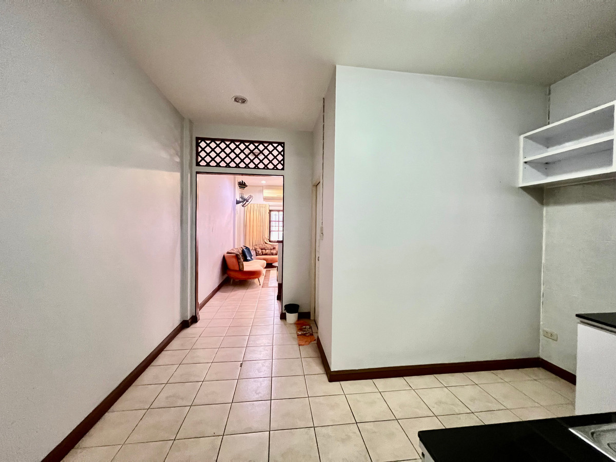 ขายทาวน์โฮมโชคชัย4 ลาดพร้าว71 : ขายทาวน์โฮม 3 ชั้น หมู่บ้านเกตุนุติเชอมีเน่ ลาดพร้าว 87 | ทำเลศักยภาพ ใจกลางลาดพร้าว เดินทางสะดวก ใกล้สิ่งอำนวยความสะดวกครบ