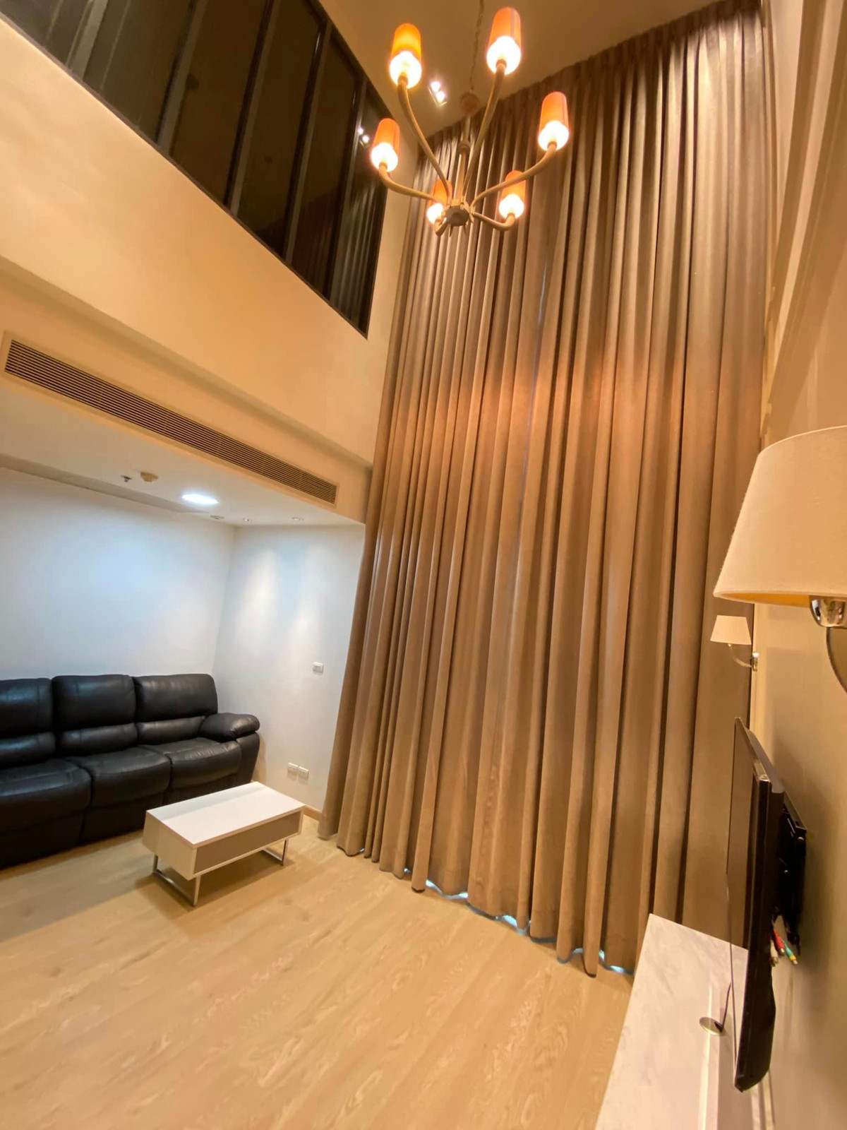 For SaleCondoRatchathewi,Phayathai : Pyne by Sansiri【𝐒𝐄𝐋𝐋 & 𝐑𝐄𝐍𝐓】🔥Simple and elegant in Sansiri style. Bright, soothing tones, creamy white accents, and glass accents add depth to the room, making it feel more expensive.🔥  Contact Line ID: @hacondo