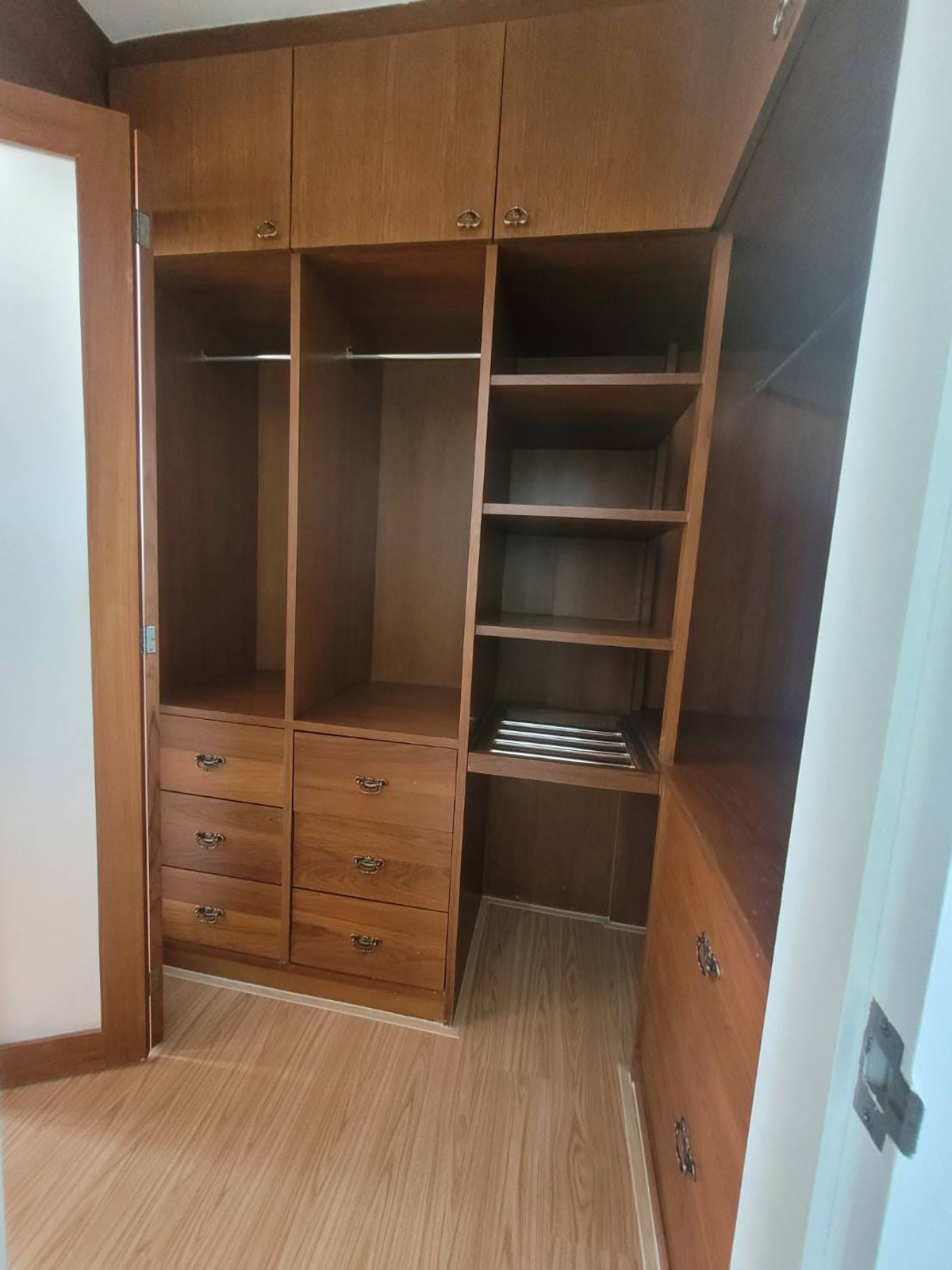 For SaleCondoRatchathewi,Phayathai : Villa Rachatewi【𝐒𝐄𝐋𝐋 & 𝐑𝐄𝐍𝐓】🔥Luxurious dark wood tones, classic yet contemporary🔥  Contact Line ID: @hacondo